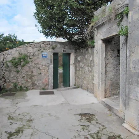 & Saint John Apartman