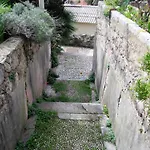 & Saint John דירה